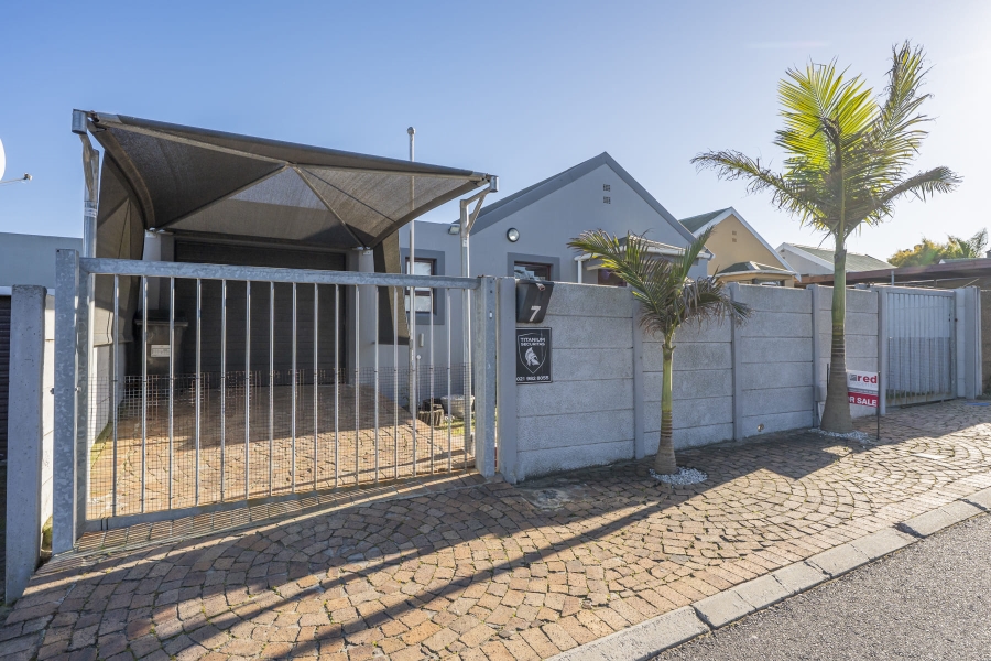 3 Bedroom Property for Sale in Protea Village Western Cape